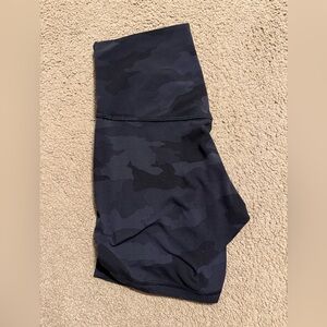 Lululemon Align Shorts, size 6, black camo, 6” inseam
